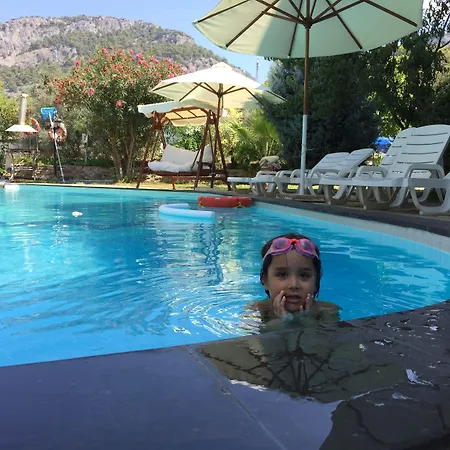 Selya מלון דירות 3*